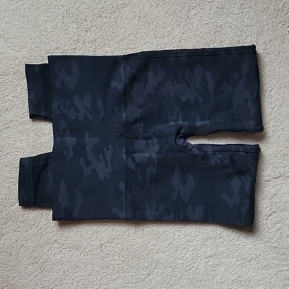 💗 SPANX Look at Me Now Seamless Leggings Camo M - Picture 2 of 7